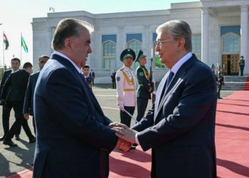 Президент Таджикистана посетит Казахстан с рабочим визитом