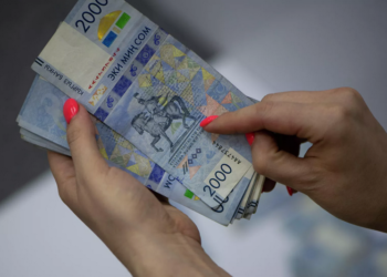 В Кыргызстане с 1 сентября повысят зарплату директорам школ и их замам на 50%