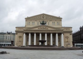 В Москве эвакуировали Большой театр — сообщают о минировании