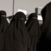 Запрет на ношение паранджи и объемных бород в общественных местах — в Кыргызстане представлен законопроект
