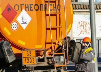 Россия сняла запрет на экспорт бензина: причины
