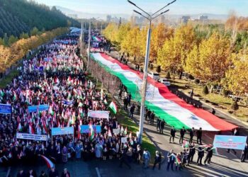 В Таджикистане отмечают День государственного флага