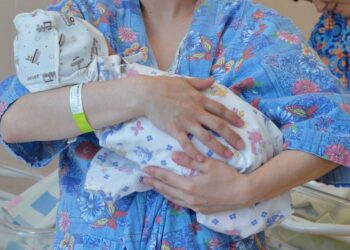 В Кыргызстане предложили узаконить «тайные роды»  — что они собой представляют?