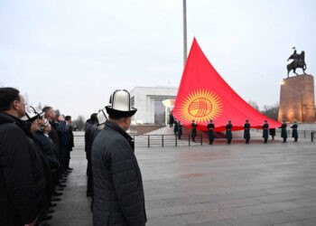 Госсекретарь: «первую неделю Нового года в центре Бишкека висел не тот флаг»