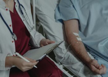 В Кыргызстане выпускники детдомов могут получать бесплатное лечение в больницах — условие