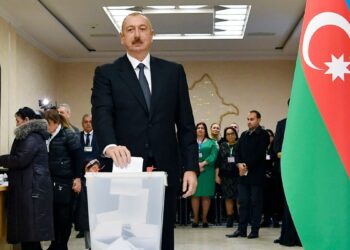 Судьбоносные: в Азербайджане проходят досрочные выборы президента