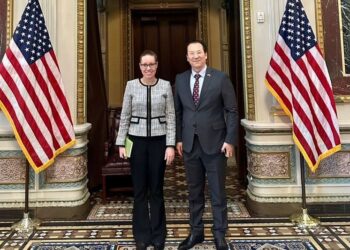 Политигры: США и власти Кыргызстана продолжают торговаться