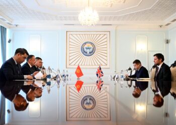 «Парламентская дружба» Кыргызстана и Британии: кыргызский спикер готовится к визиту в Лондон — цели и задачи