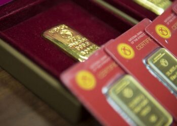 СМИ: Кыргызстан в апреле начнет продажу золота за рубеж