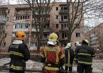 СМИ: Петербург был атакован беспилотником. БПЛА врезался в жилой дом — ВИДЕО