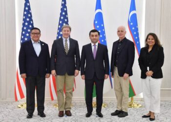 США продолжает уговаривать Казахстана и Узбекистан играть по их правилам