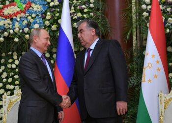 Глава Таджикистана первым поздравил Путина с победой на выборах президента