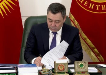 Укрощение Запада: Президент Кыргызстана подписал закон «об иноагентах»