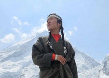 Историческое восхождение: казахстанка впервые покорила вершину Эвереста