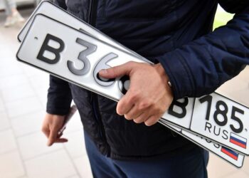 В России изображение флага на номерах авто станет обязательным