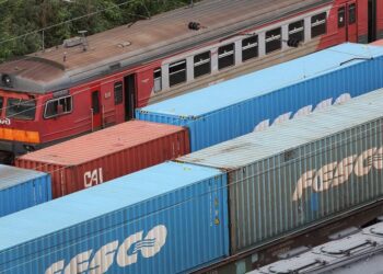Перевозки грузов в контейнерах из Китая резко подорожали