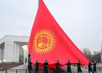 ГКНБ: государственные флаги в Сузаке сожгли две девушки они задержаны — сторонницы «Хизбут-Тахрир»