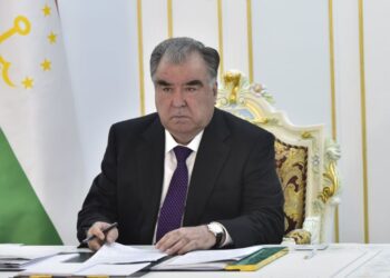 Традиционные ценности: президент Таджикистана подписал 35 законов, среди которых запрет ношения «чуждой одежды»