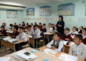 Кыргызстан фильтрует педагогические кадры: кого не допустят к преподаванию в школах Кыргызстана?