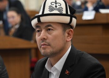 Парламент Кыргызстана покидает частичка «света веры»