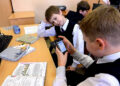 С 1 cентября в российских школах запретят сотовые телефоны