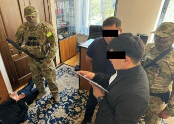 ГКНБ: Помощник депутата Молдобековой незаконно работал в парламенте