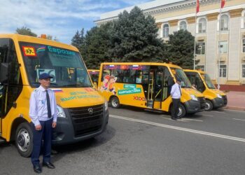 Российская АНО «Евразия» передала Кыргызстану еще 50 школьных автобусов