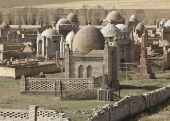 В Кыргызстане запретят установку каменных памятников на мусульманских кладбищах