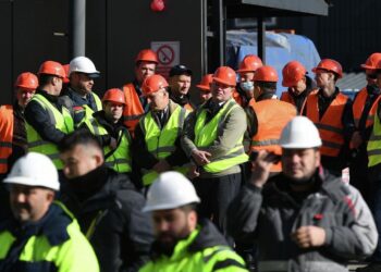 Трудовые мигранты могут лишиться права на ВНЖ и гражданство в России