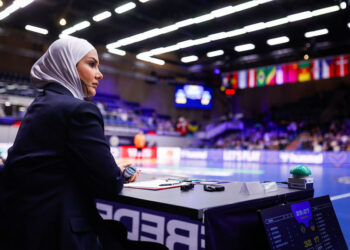 Спортивный прорыв: иранка впервые станет наблюдателем на мужском чемпионате по гандболу