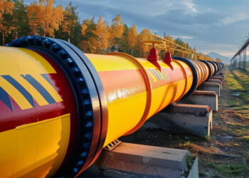 Партнёрство в нефтегазовой отрасли: Казахстан закупит у России 1 млн тонн топлива