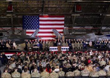 В США утвержден военный бюджет, превышающий российский почти в 9 раз