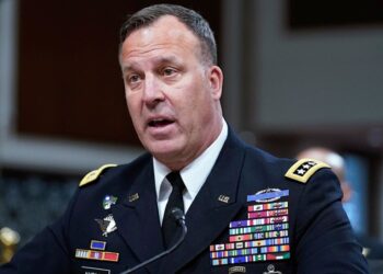 Визит американского генерала в Сирию: США «расселяют» лагеря беженцев радикалов по странам