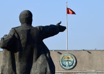 Борьба с памятью и мертвыми: в парламенте Кыргызстана предложил убрать памятник Ленину в Бишкеке