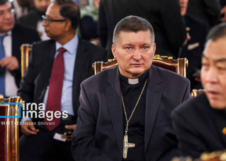 Президент Ирана встретился с дипломатами в преддверии годовщины Исламской Революции — ФОТО