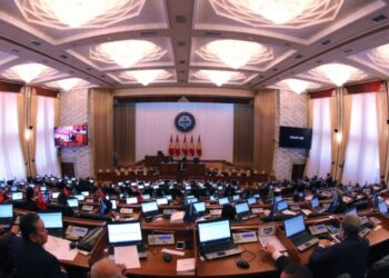 В Кыргызстане решили переформатировать парламент