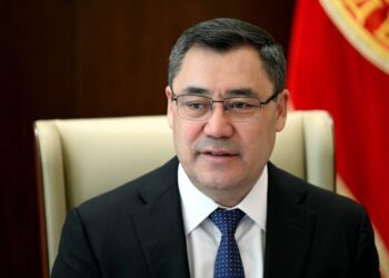 Глава Кыргызстана поддерживает инициативу  Маска о закрытии «Радио Свободы» и «Голоса Америки»