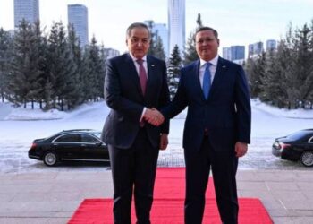 Глава МИД Таджикистана прибыл в Астану с официальным визитом