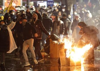 В Турции не утихают массовые демонстрации против ареста мэра Стамбула, который официально стал кандидатом в президенты
