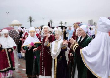Нооруз в Казахстане: мировой рекорд по числу участников в национальной одежде