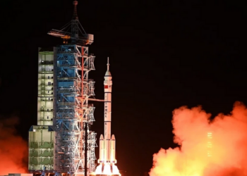 Запуск «Шэньчжоу-20»: космический корабль с тремя тайконавтами отправят на орбиту