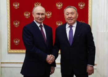 Путин принял первого президента Казахстана в Кремле. Что это может значить?