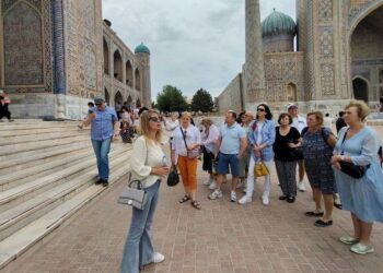 Узбекистан открывает двери туристам: безвизовый режим для трёх стран — каких именно?