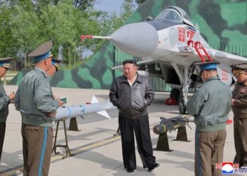Ким Чен Ын призвал армию быть в полной боевой готовности — ФОТО