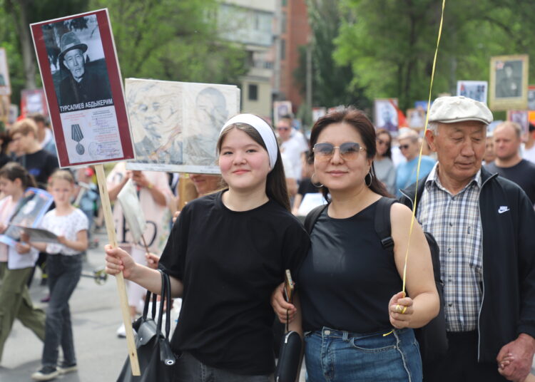Бессмертный полк в Бишкеке: мы помним, мы гордимся, мы передаём — Фоторепортаж