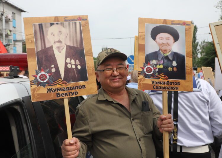 Бессмертный полк в Бишкеке: мы помним, мы гордимся, мы передаём — Фоторепортаж