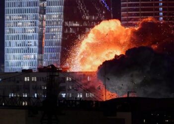 Жесткий ответ Ирана Израилю: атакованы Минобороны и Центр командования