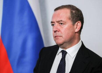 Медведев: БРИКС набирает авторитет на фоне угроз Трампа