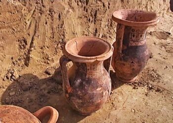 Кувшины доисторической эпохи обнаружены в Иране