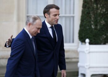 Первый диалог за долгое время: итоги разговора Путина и Макрона